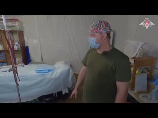 Военный хирург с позывным «Фитч» показал операционный блок полевого госпиталя в зоне СВО