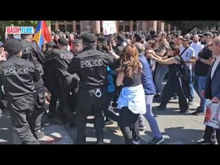 🇦🇲 В Ереване продолжаются задержания протестующих против капитуляции Арцаха и требующих отставки Пашиняна