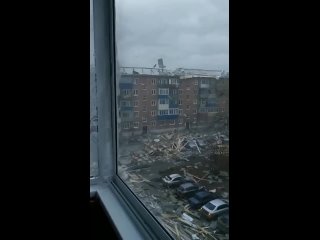 В Красноярске бушует сильный ураган

Порывы ветра достигают 33 метров, несколько районов остались без электричества.