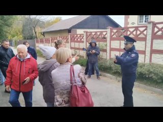 Жители Екатеринбурга устроили акцию против строительства исправительного центра. Людей не устраивает соседство учреждения с детс