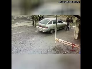 В ДНР военнослужащие спасли мужчину, у которого остановилось сердце  Инцидент произошел на блокпосту