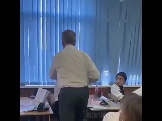 Учитель избил ученицу