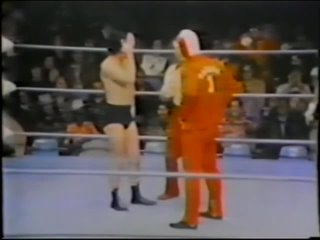 Roddy Piper in NJPW - Masked Canadian (Roddy Piper) vs. Tatsumi Fujinami (3-3-78).mp4