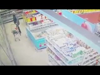 Видео_Росгвардейцы задержали разыскиваемого похитителя молочной продукции из торговой точки