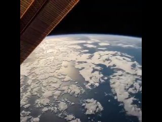 Отражение Солнца от поверхности Тихого океана, наблюдаемое с борта Международной космической станции 🌎

В Солнечной системе изве