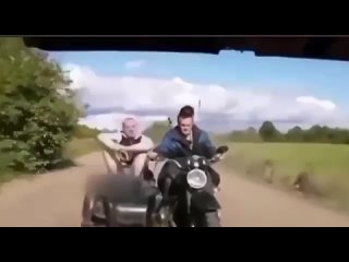 Деревенские мотоциклисты