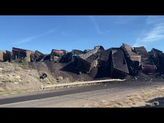 Грузовой поезд раздавил автомобиль в Колорадо