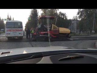Пробка на въезде на перекрёсток Ленина-Первомайская из-за укладки асфальта