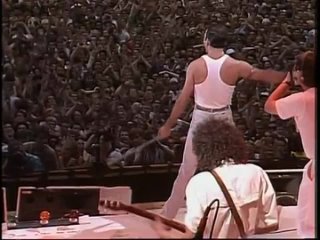 Queen - (1985) Bohemian Rhapsody _ Radio Ga-Ga _ Hammer To Fall (Live Aid).mp4