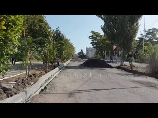 Неподалеку от площади Ленина в Геническе ремонтируют дороги