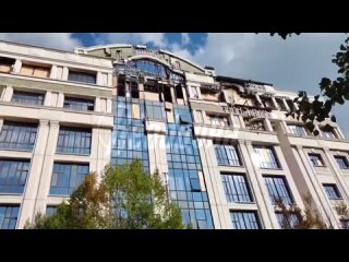 🇺🇦   La situation sur le boulevard Pouchkine près du bâtiment de l’administration du chef de la RPD à Donetsk - toute la rue est