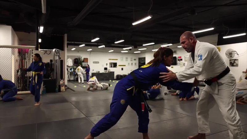 Full Round Janaina Lebre Trains with the Black Belts Only at Gracie