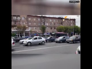 Сторонники Всенародного движения продолжают перекрывать улицы в Ереване с требованием отставки прави