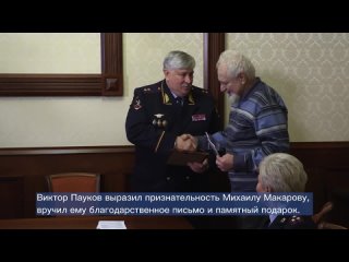 Глава подмосковной полиции встретился с мужчиной, задержавшим грабителя в Щелково