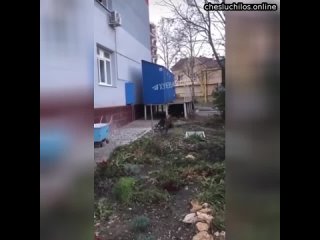 В Одессе школьница решила сбежать из больницы, выпрыгнув из окна 3 этажа.   13-летняя лоля подумала,