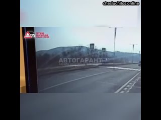 Кадры с острова Русский — на пешеходном переходе водятел сбил девушку на огромной скорости. От получ