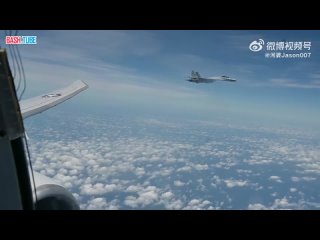 🇨🇳 Истребитель Су-35 ВВС НОАК перехватил у острова Хайнань патрульного противолодочного самолёта Boeing P-8 Poseidon