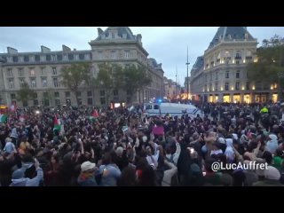 In Paris, they wanted to ban the gathering. The unimpressed demonstrators still came. The organizers are launching legal action