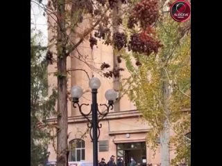 ⭕️  В ЕРЕВАНСКОМ ГОСУНИВЕРСИТЕТЕ ПРОЗВУЧАЛ ВЗРЫВ | ОБСТАНОВКА

В Ереванском госуниверситете прозвучал взрыв — погиб как минимум
