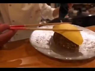 Японский шеф-повар готовит Омурайсу, самый сложный в приготовлении омлет в мире!