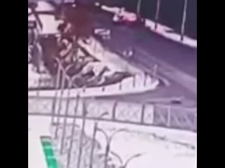 В Буграх пьяный водитель на каршеринге врезался в столб