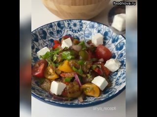 Очень вкусный салат, который оставит вас без боков  Этот сочный, красочный и очень вкусный салат - н