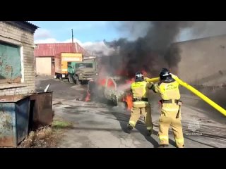 В Горловке сотрудники МЧС ликвидировали горение легкового автомобиля из-за обстрела 

В 11:11 на линию «101» поступило сообщение