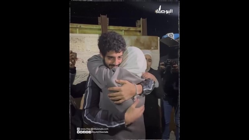 Liberated prisoner Hamza al-Mughrabi from #AlQuds embraces his mother and loved ones after his release as part of the fifth batc