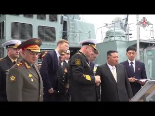 ⭐️El ministro de Defensa ruso🇷🇺, Sergei Shoigu, y el líder norcoreano🇰🇵, Kim Jong-un, inspeccionaron modernos aviones rusos en P