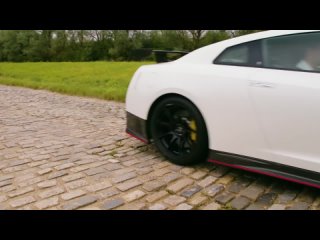 Nissan GT-R Nismo Review 0-60mph, 1 4 Mile, Ride, Handling  Performance Test   Top Gear Tested