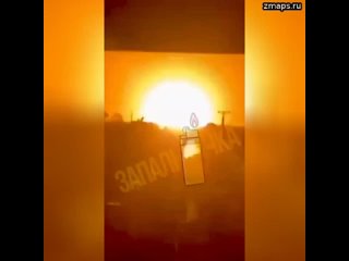В соцсетях опубликовали кадры мощного взрыва предположительно в Славуте Хмельницкой области, сообщае