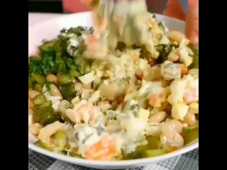 Вкусный и сытный салат всего за 5 минут🥗