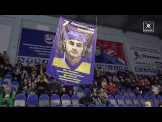 Легендарного игрока желто-синих Владимира Лаврентьева чествовали перед матчем ХК «Химик» - «Кристалл»