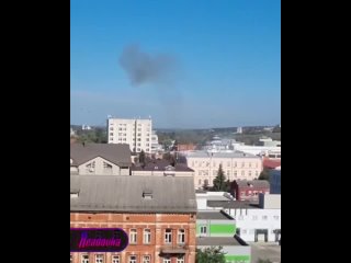 Кадры с места атаки вражеского БПЛА по Курску — повреждена крыша административного здания