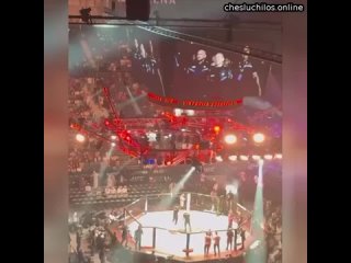 Россиянка Виктория Дудакова, как и обещала, вышла в октагон UFC 294 в Абу-Даби под трек Шамана “Я ру