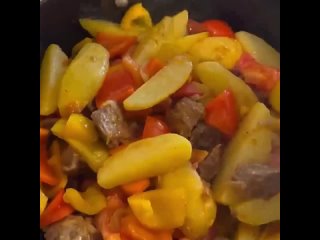 Тушенное мясо с овощами