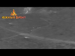 💥Южный фронт публикует кадры уничтожения группы противника бойцами СпН вероятно с использованием АГС-17. 
Можно рассмотреть два