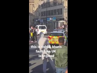 🇬🇧🇵🇰 В Великобритании пакистанцы захватили большую часть города и объявили там «зону без полиции»