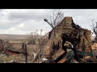 Артиллерийские подразделения Тульского гвардейского соединения ВДВ при помощи гаубицы “Мста-Б“ уничтожили склад боеприпасов и ко