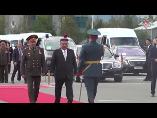Лидер КНДР Ким Чен Ын на военном аэродроме Кневичи