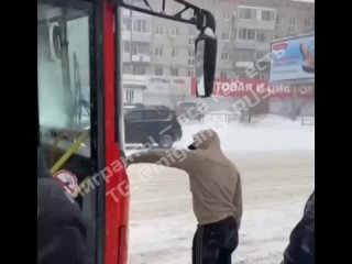 В Хабаровске был зафиксирован запредельный уровень многонациональной наглости: здесь гастарбайтер-водитель высадил пассажиров из