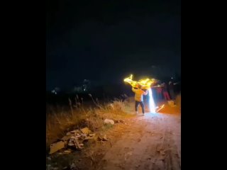 Воздушный змей который на столько технологичен что как буд то извергает огонь
Отлично (видео)