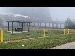 Около 158 машин попали в крупное ДТП из-за густого тумана, накрывшего американский штат Луизиана. Не обошлось без жертв. Как соо