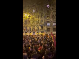 🇪🇸Nueva manifestación masiva en Madrid por la Ley de Amnistía que le daría los votos necesarios al PSOE para seguir dirigiendo e