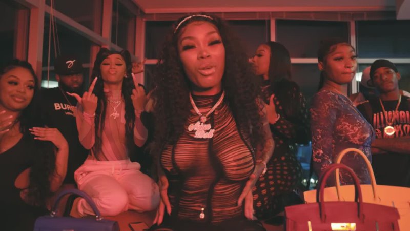 Asian Doll Asian Doll Who Want Smoke FREESTYLE ( Official