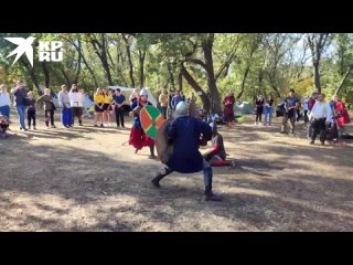 «Парни примеряли доспехи, а девушки разучивали танцы»: В Зуевском ландшафтом парке прошли рыцарские бои