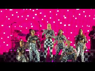 Gwen Stefani - Live @ Honda Center, Anaheim · Full show 09/09/2023