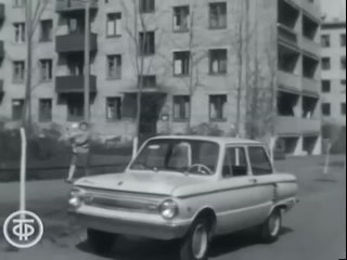 Дорогие москвичи, новые «Запорожцы» уже в продаже! Автомобиль представляет ведущий Игорь Кириллов, 1967 год.