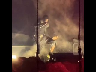 Фанат снял ролик на iPhone 15 Pro Max во время концерта Travis Scott