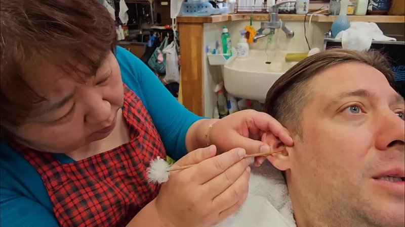 Traditional Japanese Ear Cleaning Ear Shaving ( Got me in the ASMR Zone